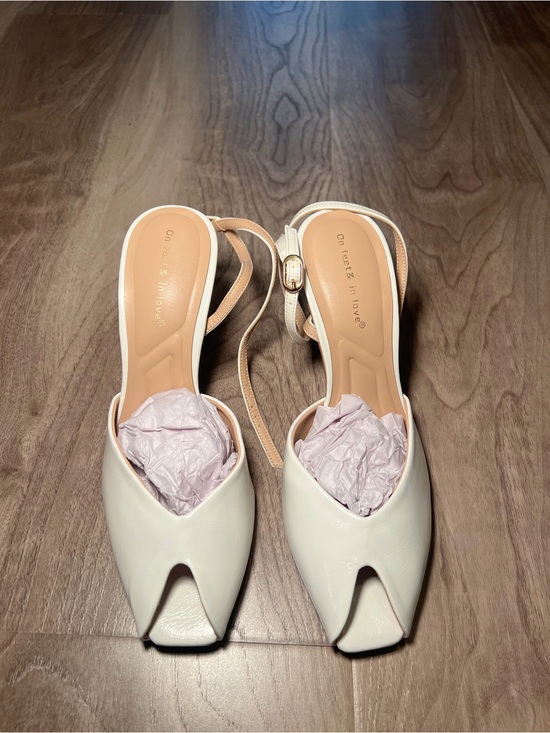 SHEIN Shoes - SHEIN White V-Cut Slingback Peep-Toe Heels